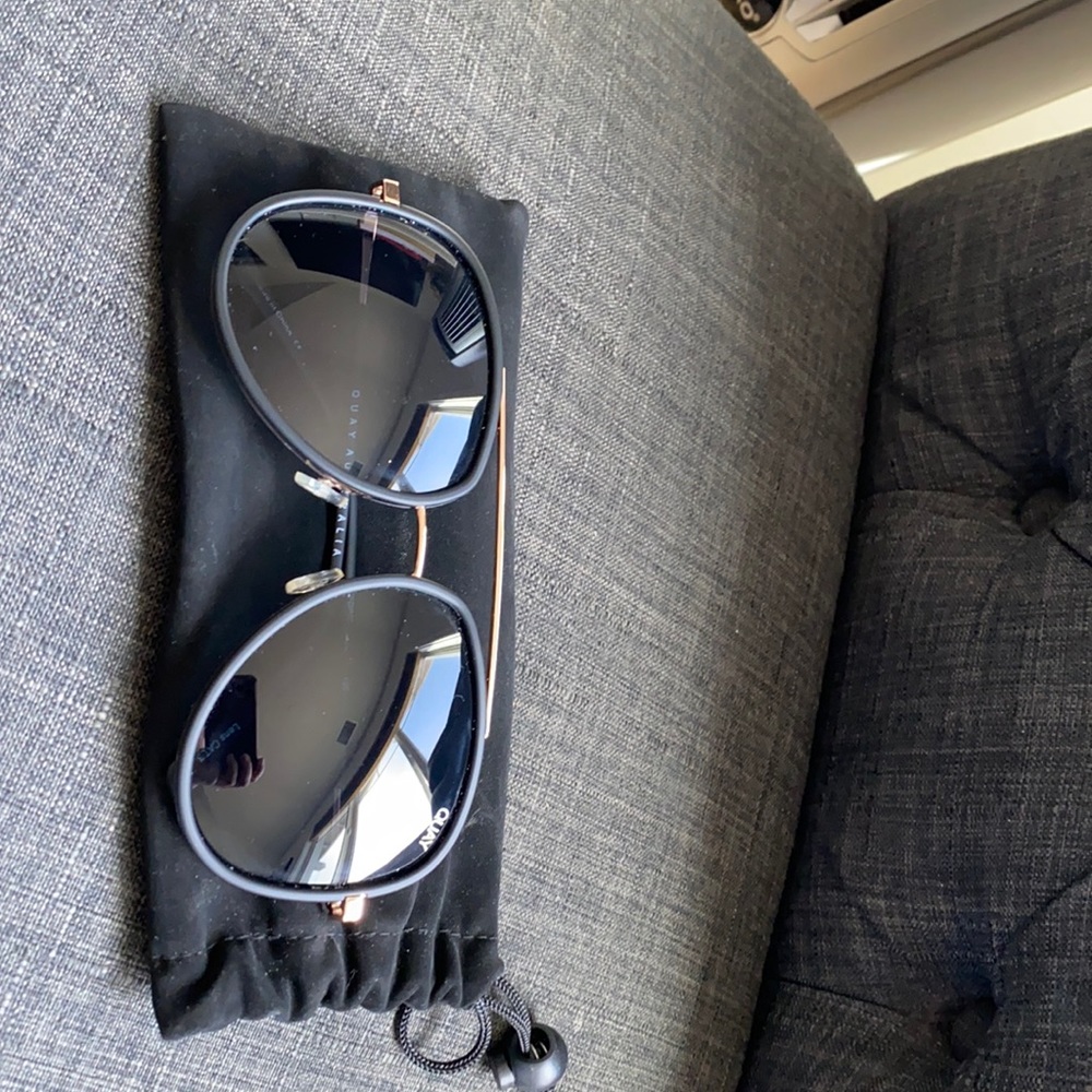 Al In Quay glasses